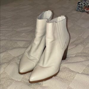 Aldo White Leather Ankle Boots size 9 gently used